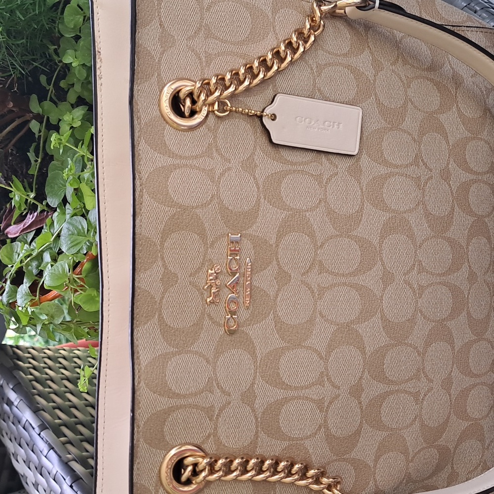 Coach Marlie C1565 Shoulder bag with Gold Chains and Leather Handles EC Like NEW